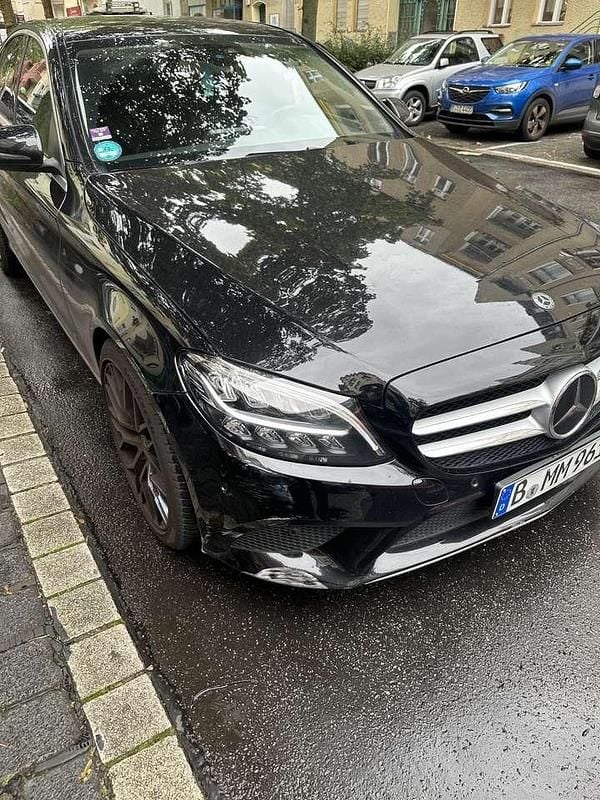 Schwarz Gebraucht 2019 Mercedes C300 Limousine | 23.000 € (Superpreis) - Bild 1/4