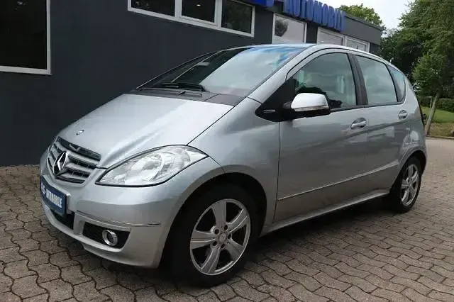 Gebraucht Mercedes A180 118 PS (86 kW) 2011 Silber Kleinwagen