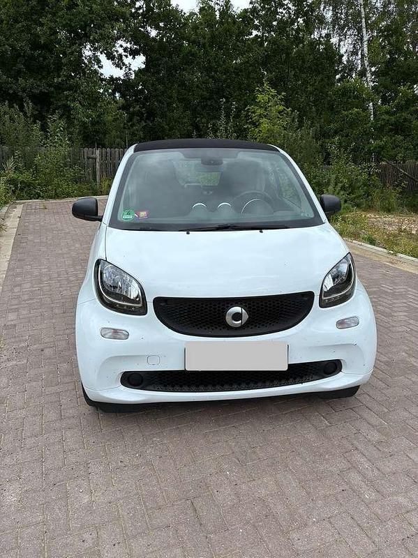 Weiß Gebraucht 2018 Smart ForTwo Coupé Basis Kleinwagen | 10.350 € (Guter Preis) - Bild 1/4