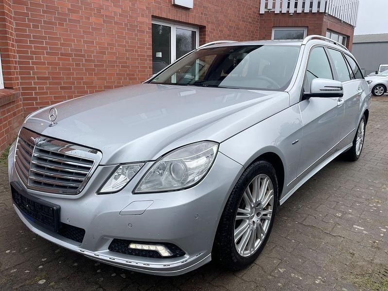 Silber Gebraucht 2010 Mercedes E250 Kombi | 7.999 € (Guter Preis) - Bild 1/4