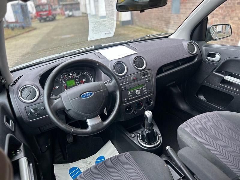 Gebraucht Ford Fusion 80 PS (58 kW) 2009 Silber Limousine