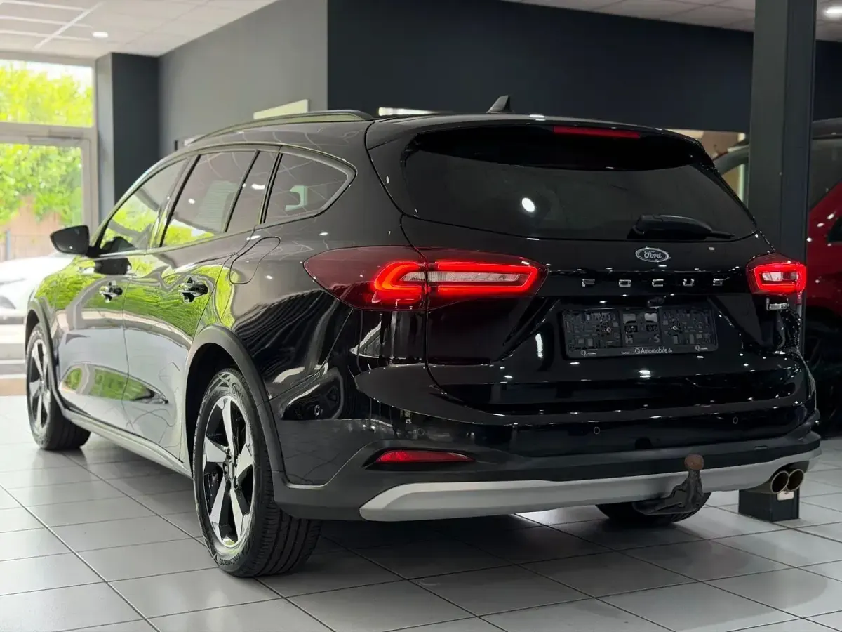 Gebraucht Ford Focus Active X 155 PS (114 kW) 2023 Schwarz Kombi