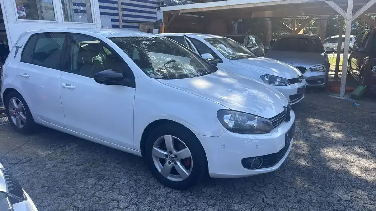 Gebraucht VW Golf VI Trendline 102 PS (75 kW) 2009 Reflexsilber metallic Kleinwagen