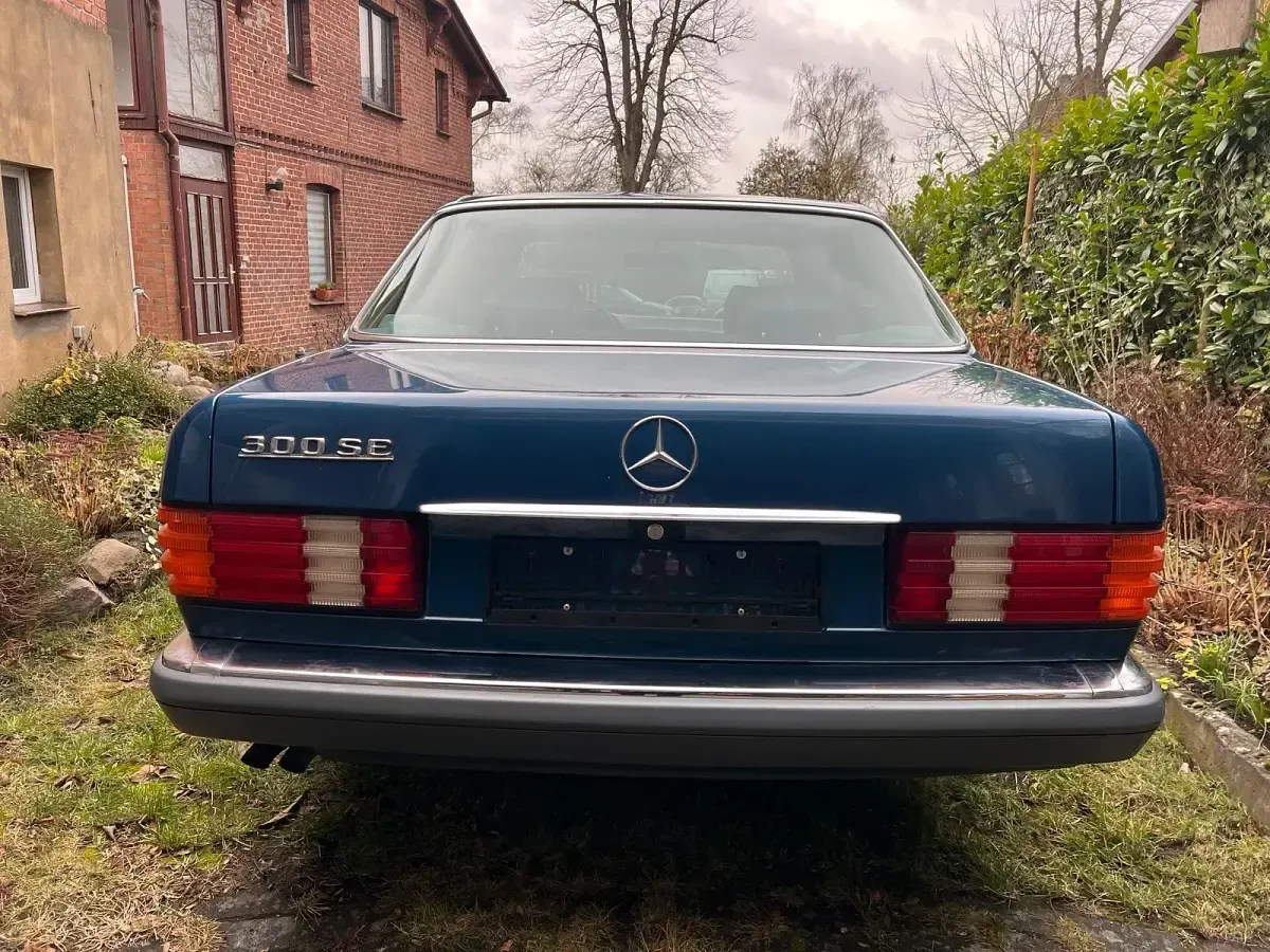 Second-hand Mercedes 300 SE 1987 Albastru Berlinǎ