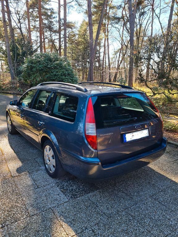 Gebraucht Ford Mondeo Ghia 145 PS (106 kW) 2003 Grau Kombi