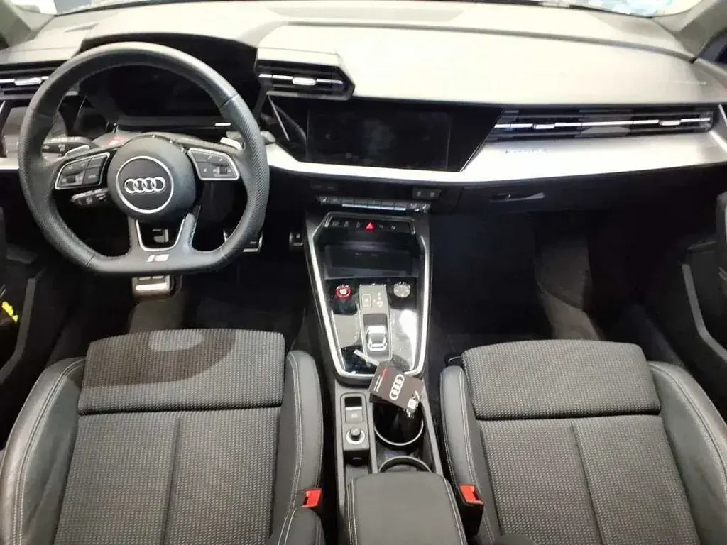 Gebraucht Audi S3 Ambiente 310 PS (228 kW) 2024 Mythosschwarz metallic Limousine