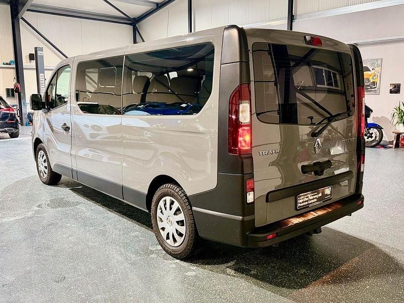 Gebraucht Renault Trafic Expression 125 PS (91 kW) 2017 Grau Van / Kleinbus