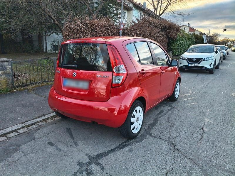 Begagnad Suzuki Splash Basic 65 HK (47 kW) 2009 Röd Halvkombi