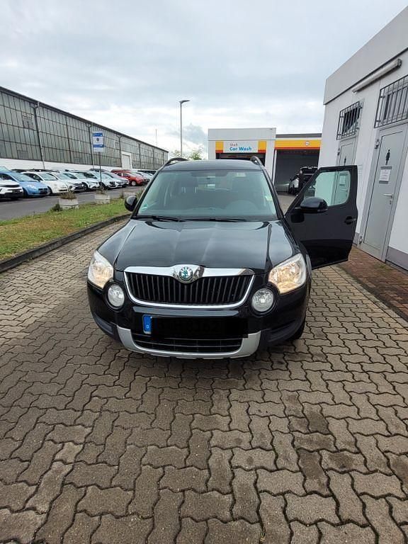 Schwarz Gebraucht 2013 Skoda Yeti Easy SUV | 5.500 € (Guter Preis) - Bild 1/4