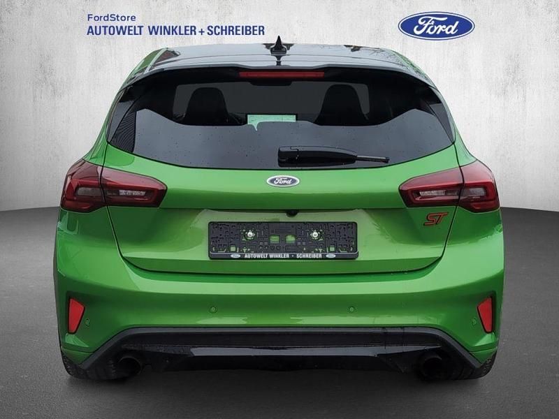 Neu Ford Focus ST 280 PS (205 kW) 2025 Mean green metallic Limousine