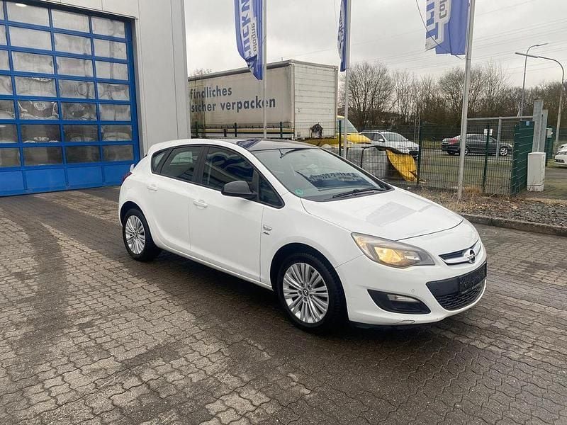 Gebraucht Opel Astra Active 131 PS (96 kW) 2013 Weiß Limousine