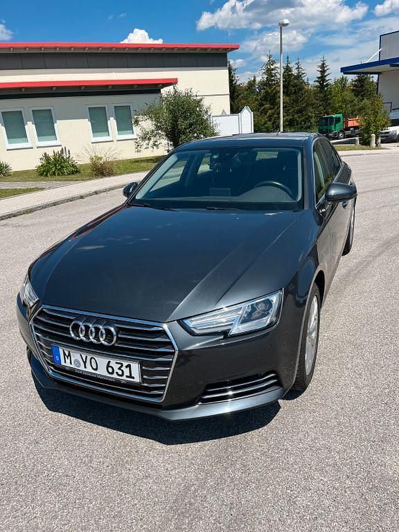 Grau Gebraucht 2018 Audi A4 Ambiente Limousine | 17.500 € (Guter Preis) - Bild 1/4