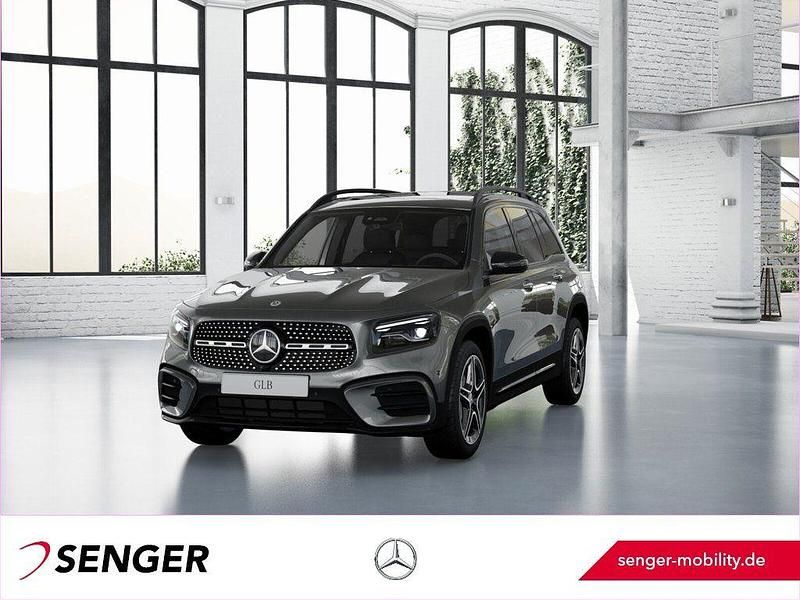 Lack mountaingrau Gebraucht 2024 Mercedes GLB200 AMG SUV | 45.890 € (Teuer) - Bild 1/3