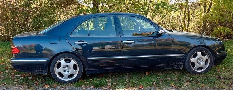 Gebraucht Mercedes E200 Elegance 136 PS (100 kW) 1999 Schwarz Limousine