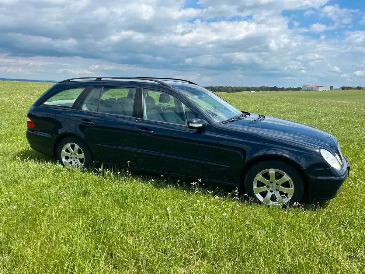 Gebraucht Mercedes E270 177 PS (130 kW) 2003 Blau Kombi