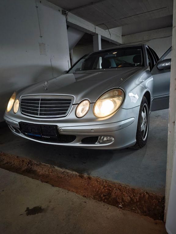 Gebraucht Mercedes E220 Classic 150 PS (110 kW) 2005 Silber Limousine