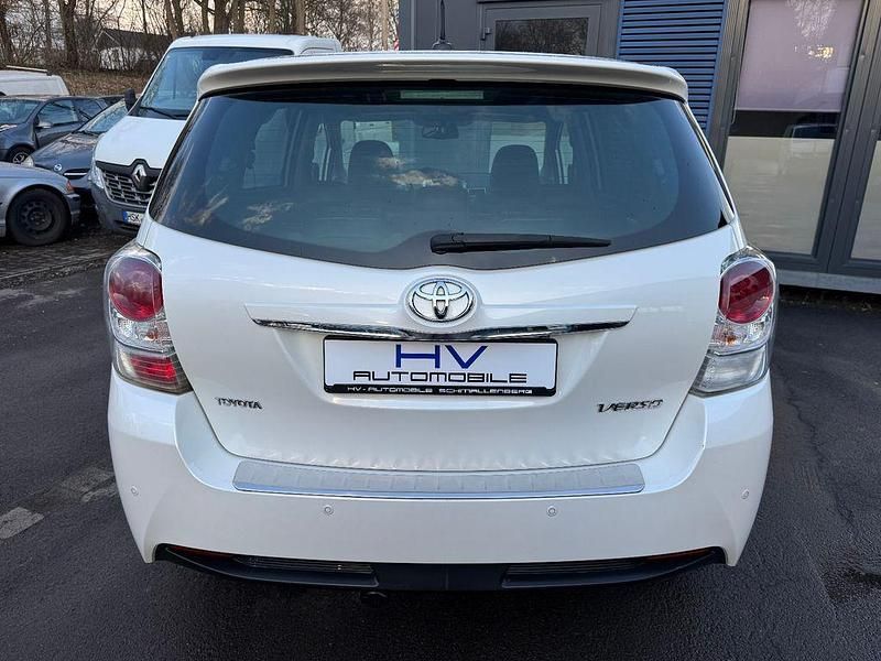 Gebraucht Toyota Verso 147 PS (108 kW) 2015 Weiß Van / Kleinbus