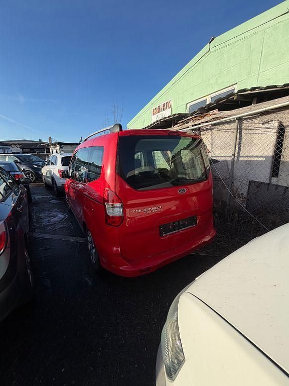 Gebraucht Ford Tourneo Courier Trend 101 PS (74 kW) 2018 Rot Van / Kleinbus