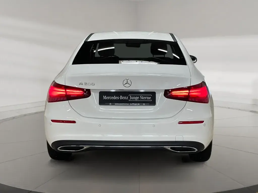 Gebraucht Mercedes A200 Progressive 163 PS (119 kW) 2024 Unilack polarweiss Limousine