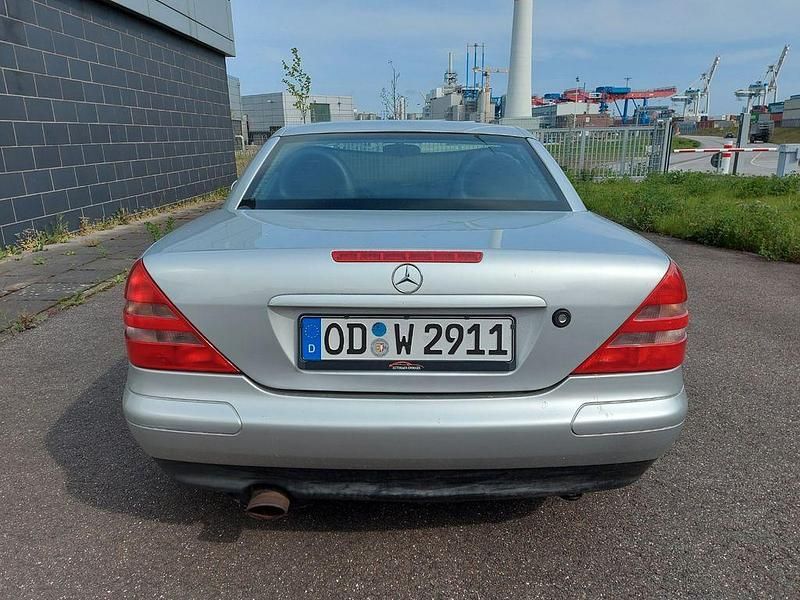 Gebraucht Mercedes SLK230 193 PS (141 kW) 1999 Silber Cabrio