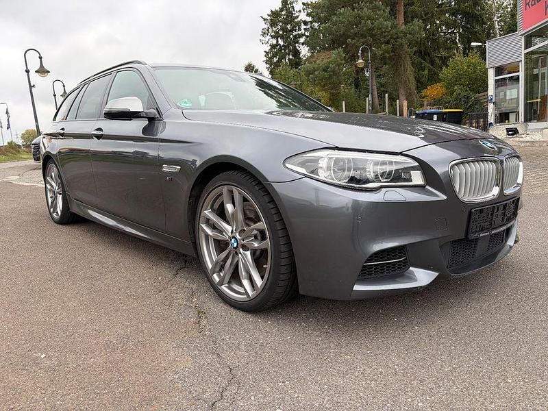 Grau Gebraucht 2015 BMW M550 Performance Limousine | 17.999 € - Bild 1/4