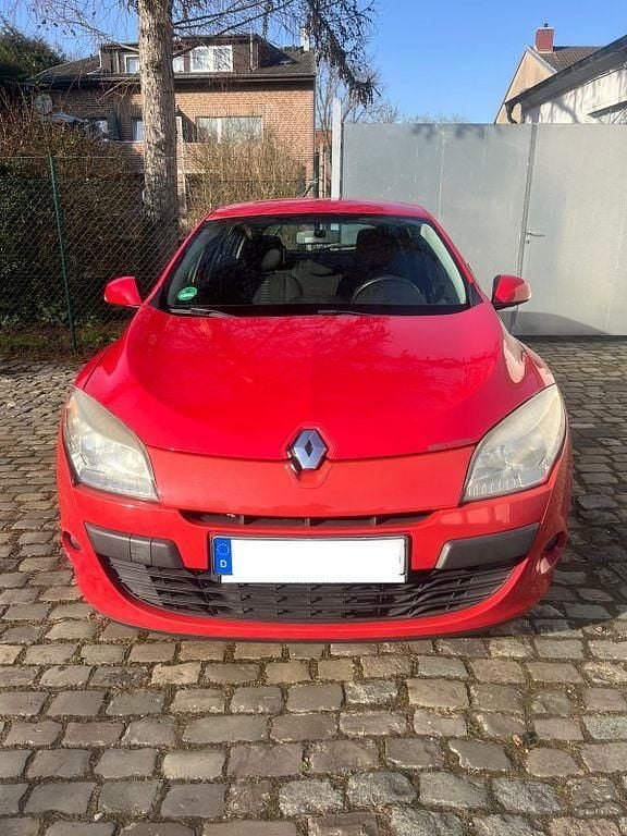 Gebraucht Renault Mégane Authentique 101 PS (74 kW) 2010 Rot Limousine