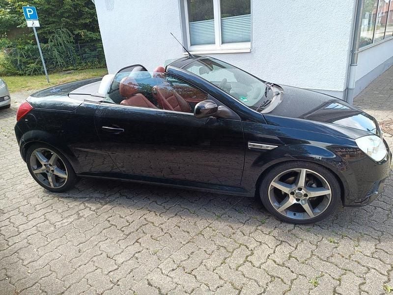 Schwarz Gebraucht 2007 Opel Tigra Design Edition Cabrio | 1.900 € (Guter Preis) - Bild 1/4
