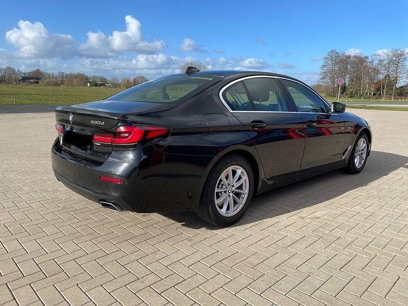 Gebraucht BMW 530 286 PS (210 kW) 2023 Schwarz Limousine