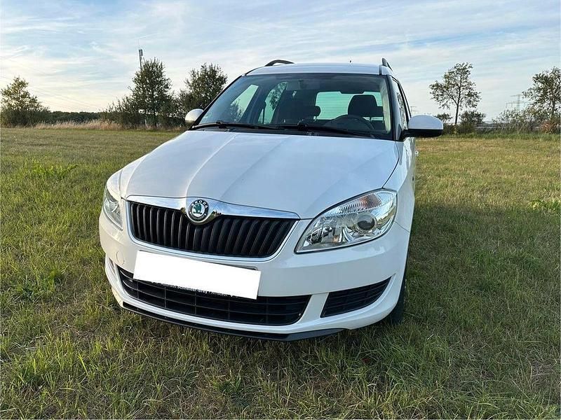 Weiß Gebraucht 2012 Skoda Roomster Ambition Kombi | 6.000 € (Fairer Preis) - Bild 1/4