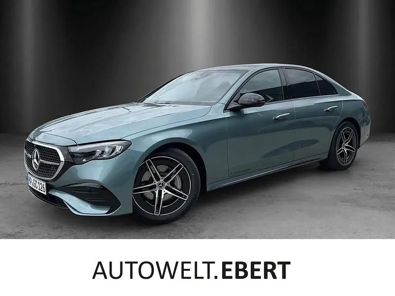 Verdesilber Gebraucht 2024 Mercedes E200 AMG Limousine | 57.990 € (Fairer Preis) - Bild 1/4
