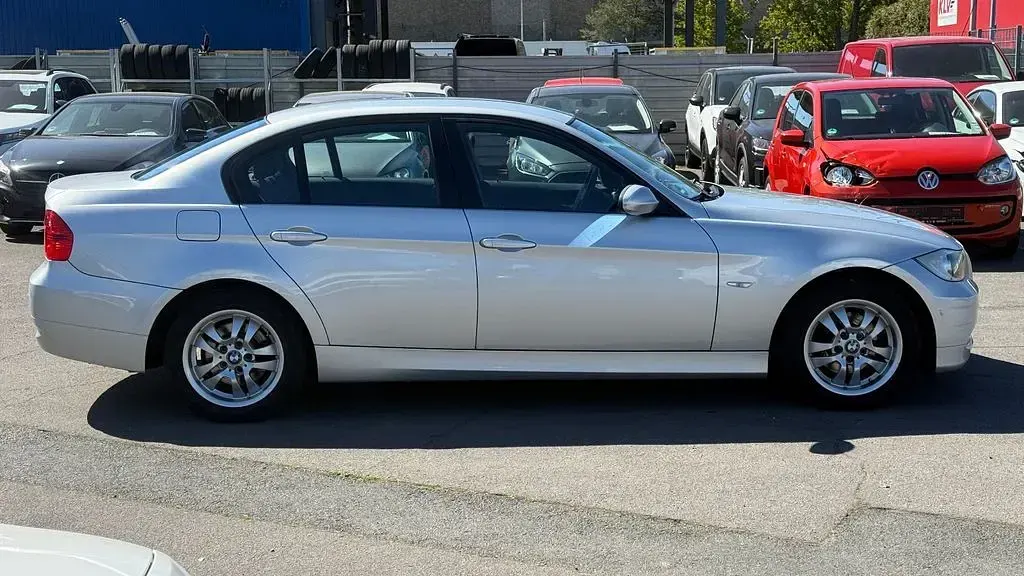 Gebraucht BMW 318 129 PS (94 kW) 2006 Silber Limousine