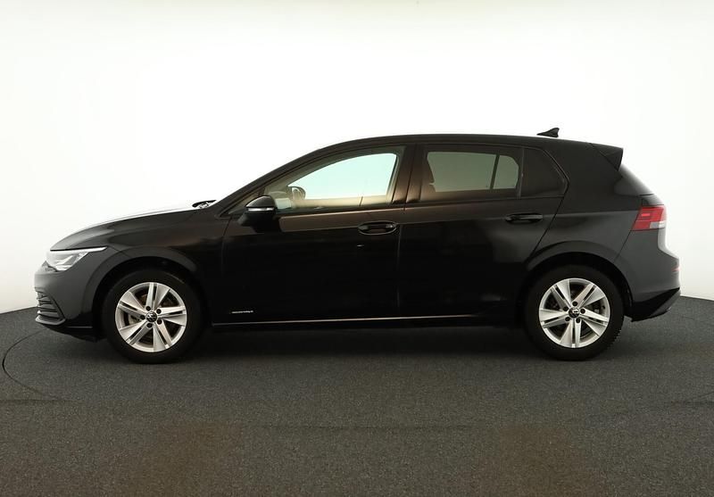 Gebraucht VW Golf Life 116 PS (85 kW) 2023 Deep black perleffekt SUV