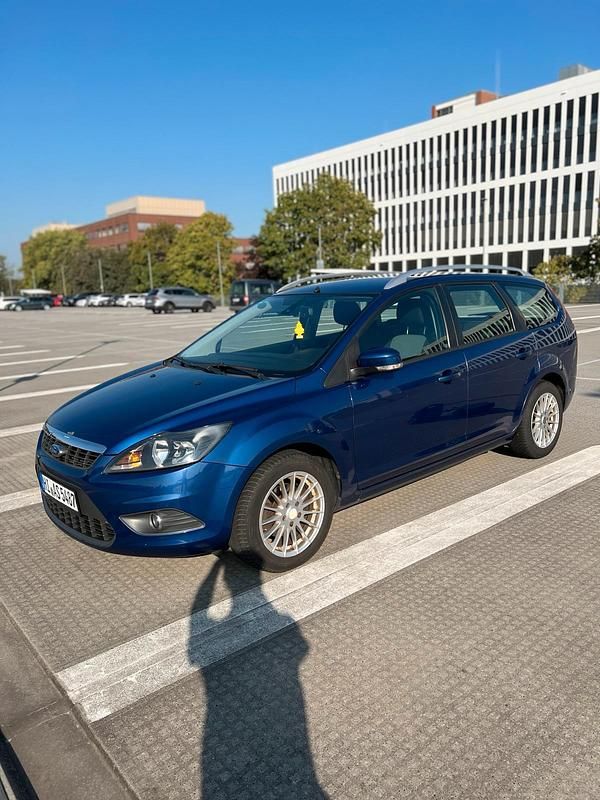 Blau Gebraucht 2010 Ford Focus Kombi | 2.499 € (Fairer Preis) - Bild 1/4