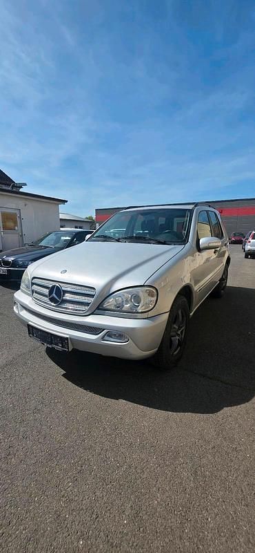 Second-hand Mercedes ML270 163 CP (119 kW) 2003 Argintiu SUV