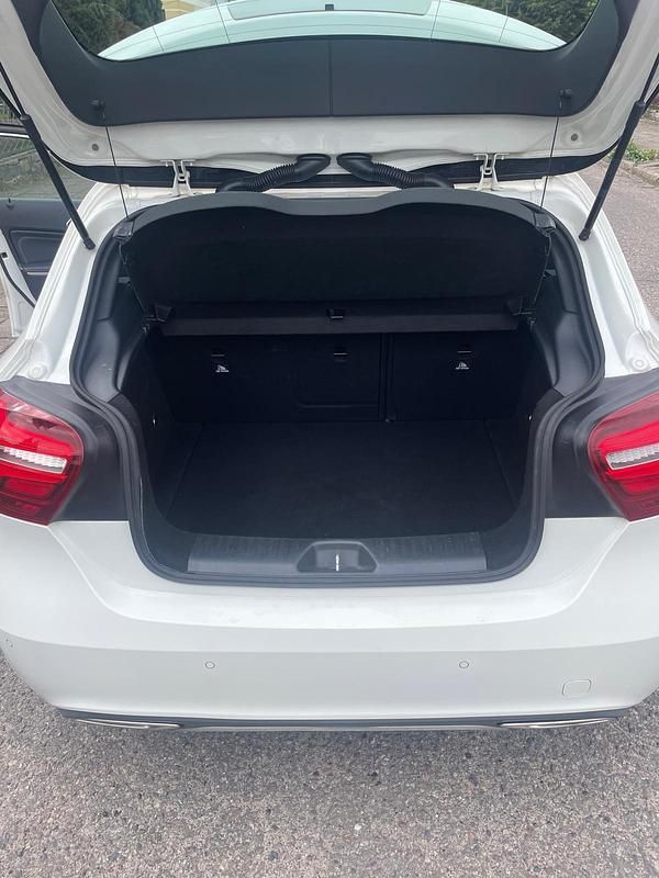 Gebraucht Mercedes A180 2017 Weiß Kleinwagen