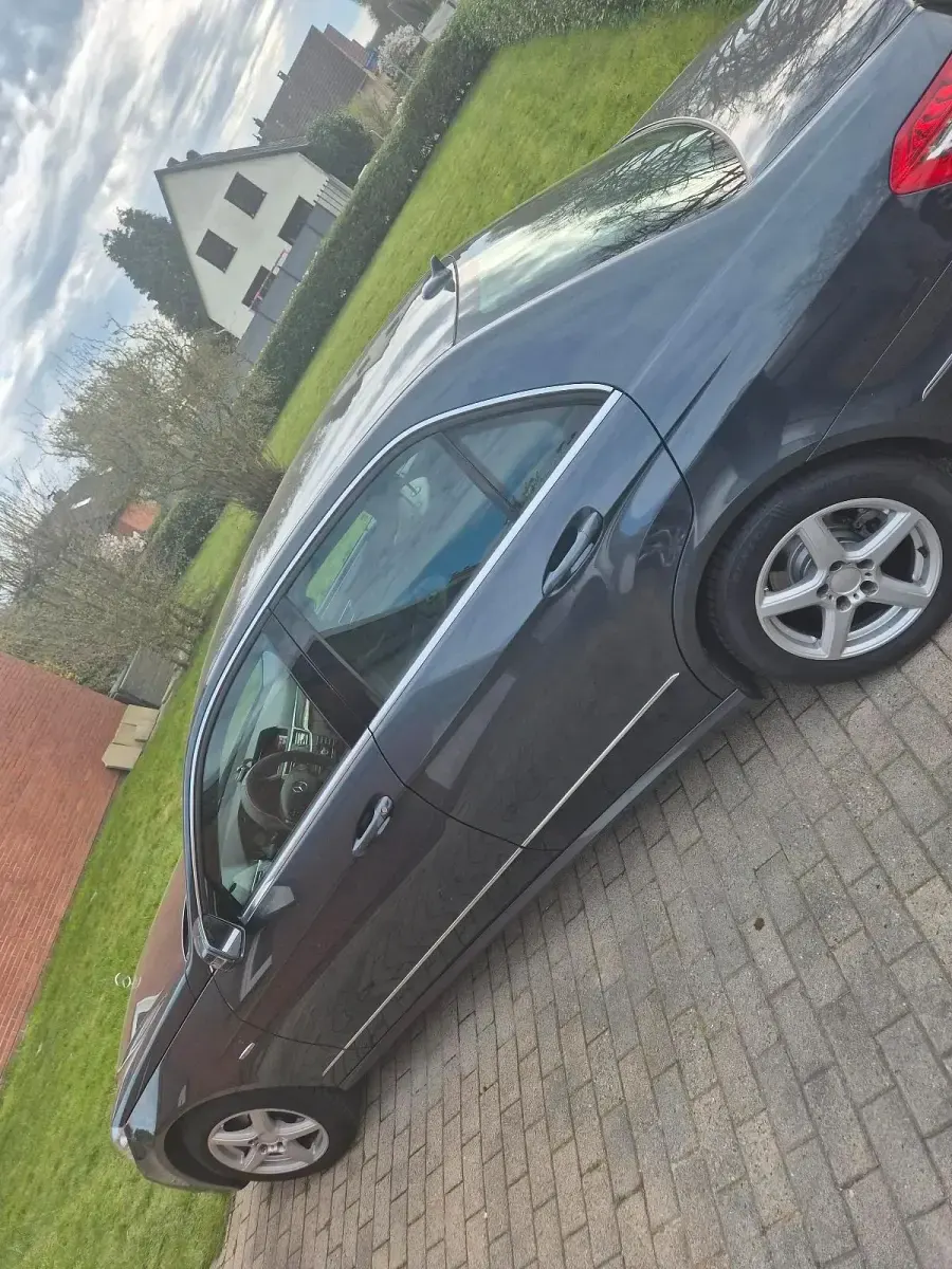 Gebraucht Mercedes E200 136 PS (100 kW) 2010 Grau Limousine