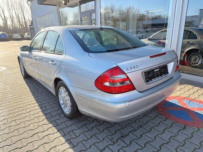 Gebraucht Mercedes E240 177 PS (130 kW) 2004 Silber Limousine