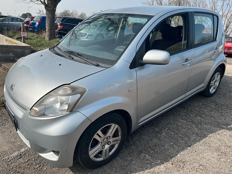 Gebraucht Daihatsu Sirion 91 PS (66 kW) 2008 Silber Kleinwagen