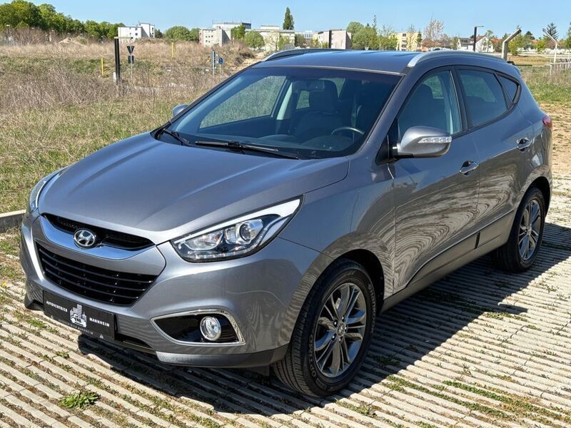 Grau Gebraucht 2015 Hyundai ix35 Edition SUV | 12.690 € (Etwas zu teuer) - Bild 1/4