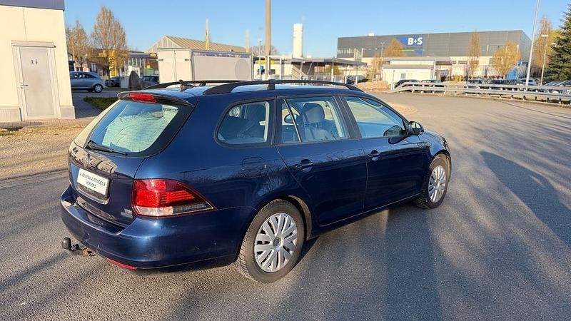 Gebraucht VW Golf VI 105 PS (77 kW) 2013 Blau Kleinwagen