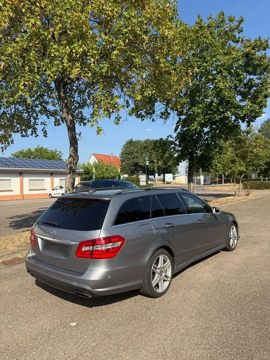 Gebraucht Mercedes E350 265 PS (194 kW) 2011 Grau Kombi