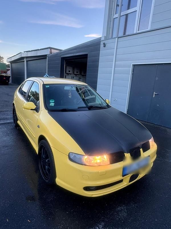 Gelb Gebraucht 2003 Seat Leon Limousine | 2.500 € (Guter Preis) - Bild 1/4