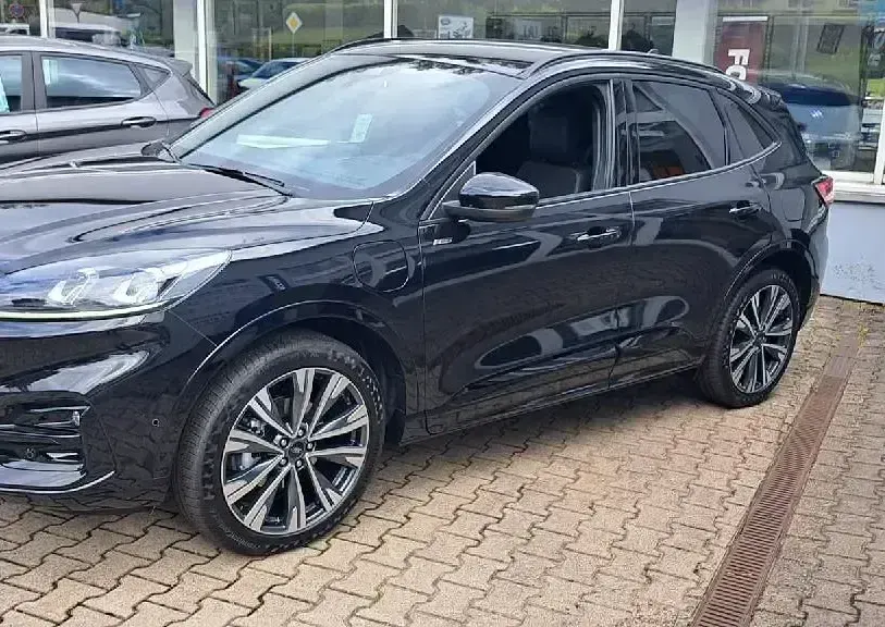 Usado Ford Kuga ST-Line X 224 HP (164 kW) 2023 Preto SUV