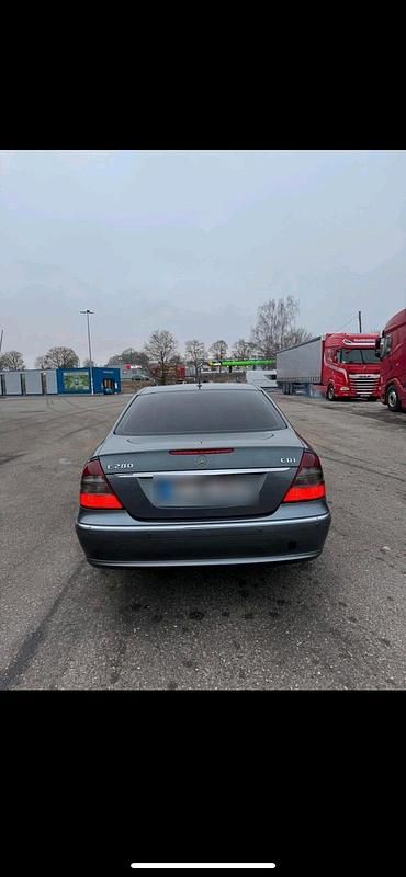 Usata Mercedes E280 190 CV (139 kW) 2007 Grigio Berlina