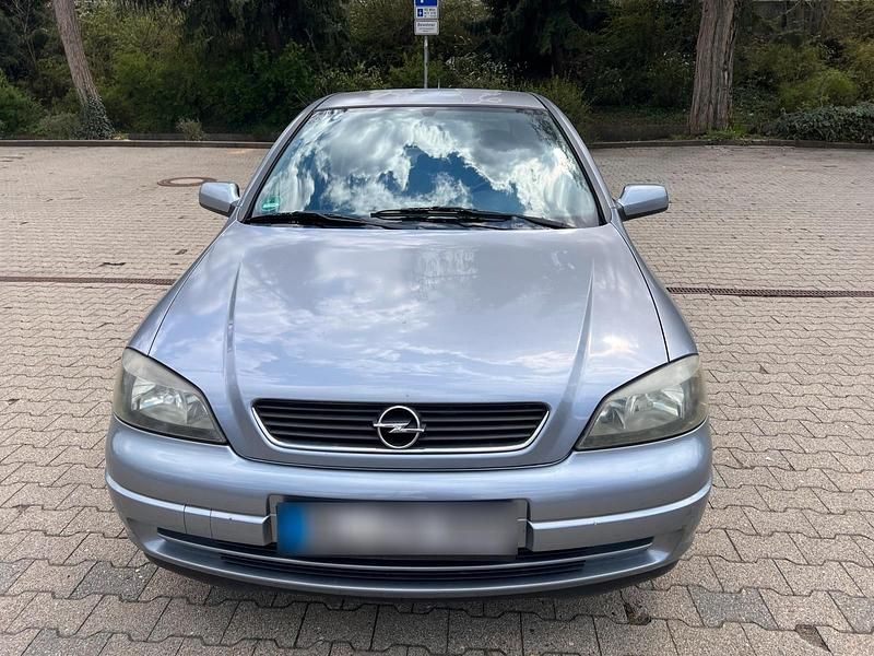 Second-hand Opel Astra 103 CP (75 kW) 2004 Argintiu Hatchback