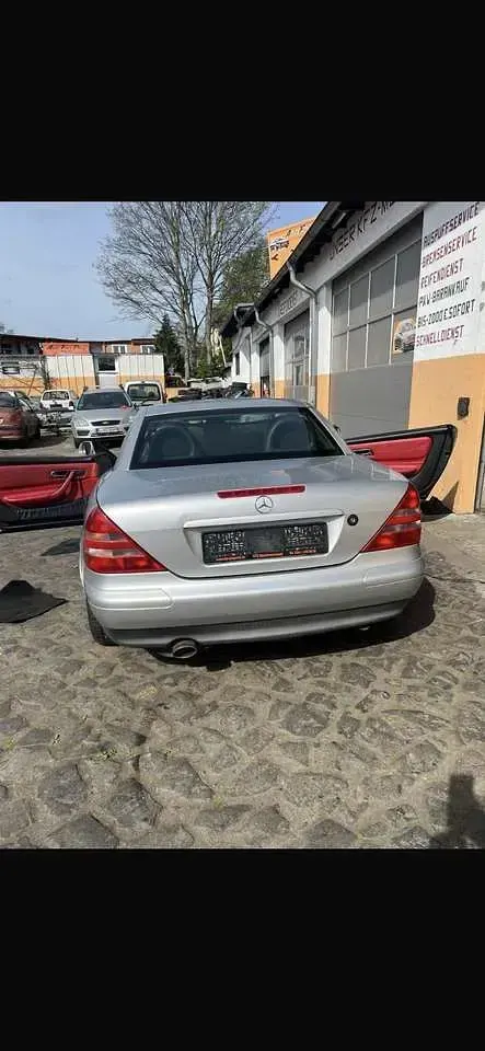 Gebraucht Mercedes SLK230 193 PS (141 kW) 1998 Silber Cabrio