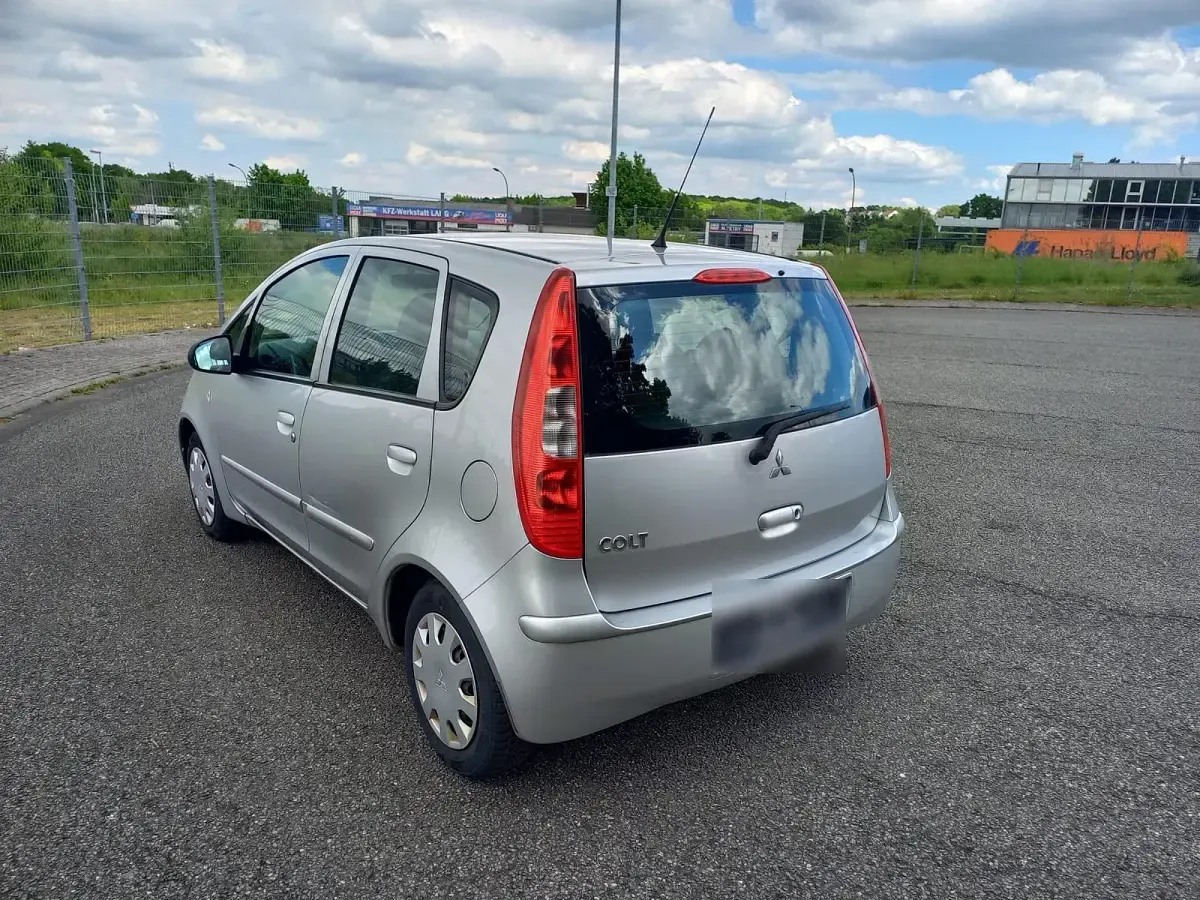 Gebraucht Mitsubishi Colt 95 PS (69 kW) 2004 Silber Kleinwagen