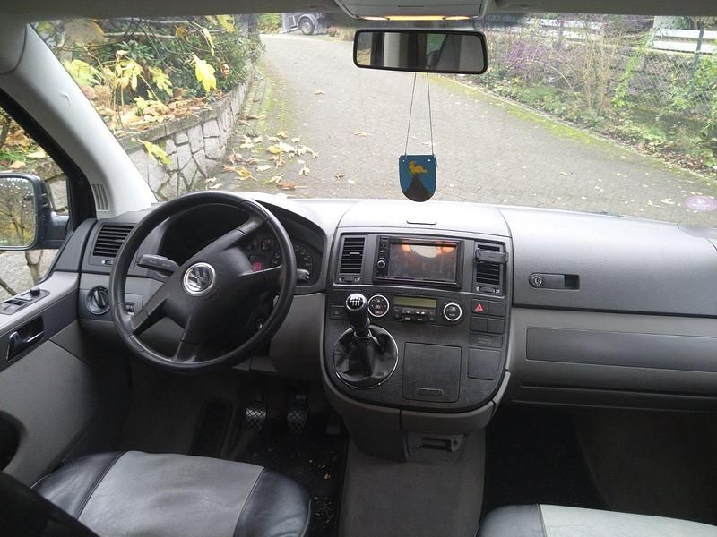 Schwarz Gebraucht 2005 VW T5 Van | 10.400 € (Etwas zu teuer) - Bild 1/4