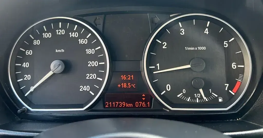 Gebraucht BMW 116 122 PS (89 kW) 2009 Schwarz Kleinwagen