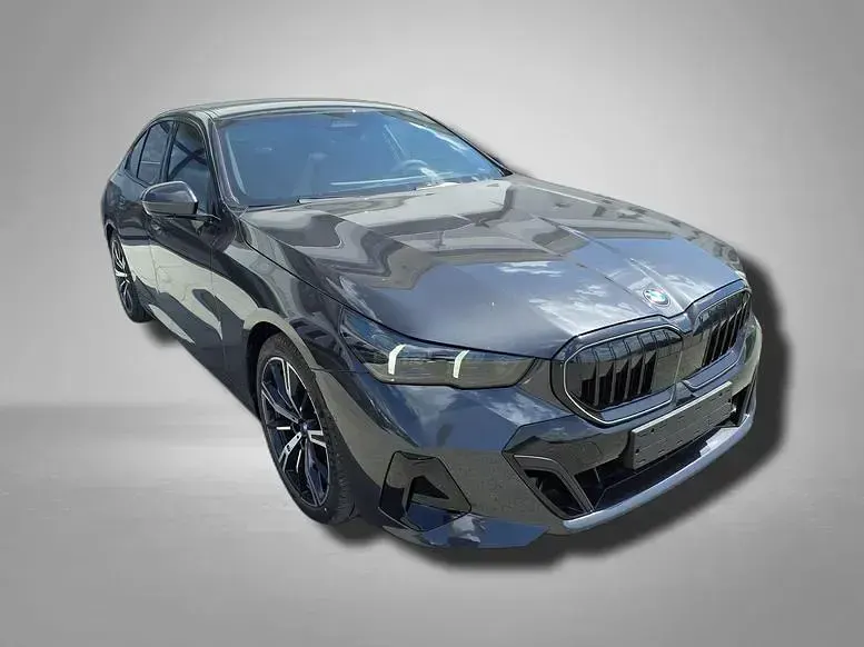 Gebraucht BMW 540 M Sport 286 PS (210 kW) 2026 Sophistograu brillanteffekt metallic Limousine